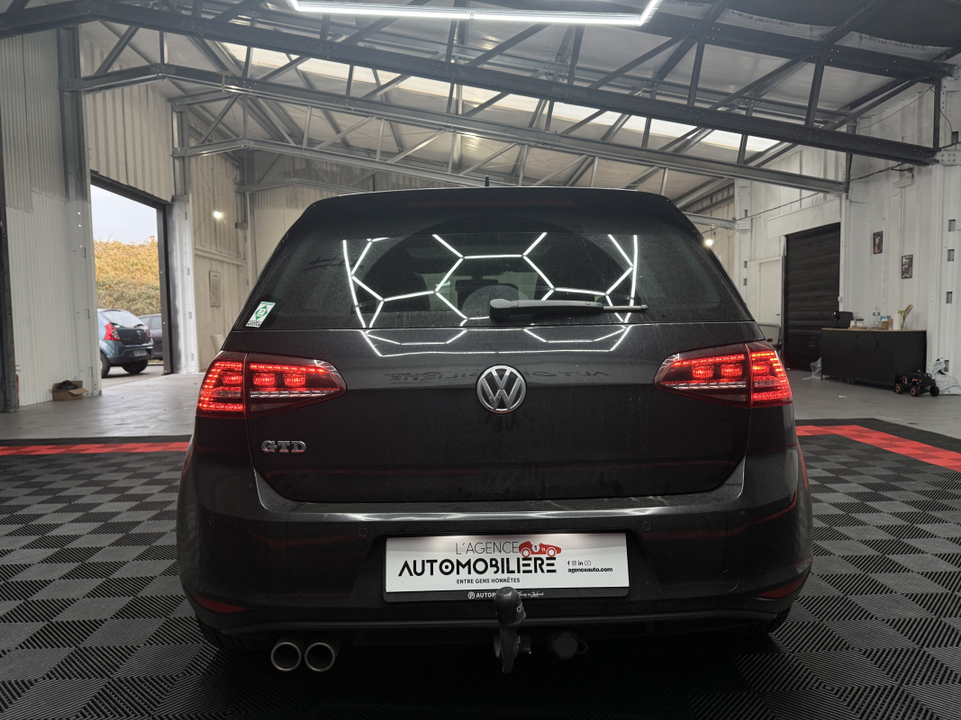 Volkswagen Golf — 6