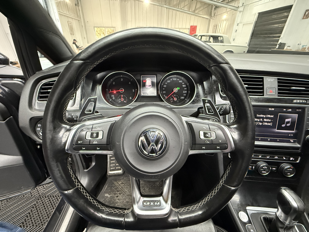 Volkswagen Golf — 12
