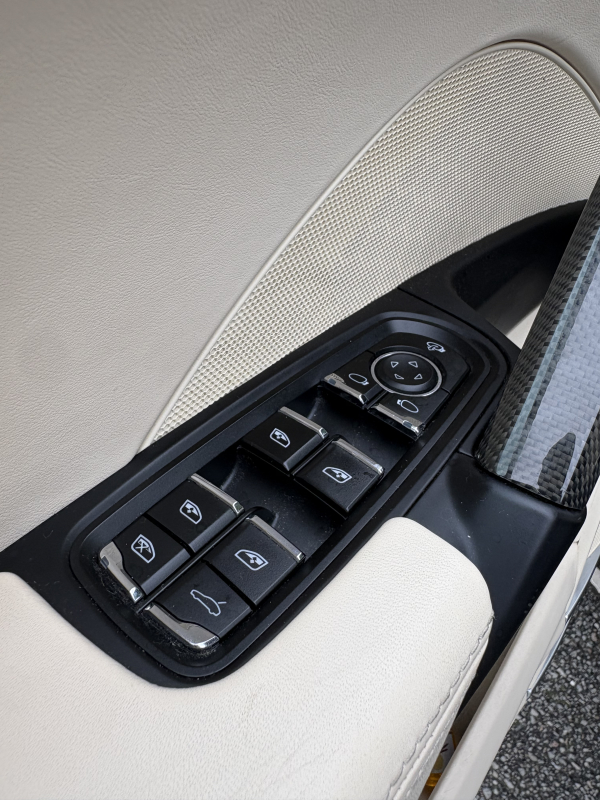 Porsche Cayenne — 23