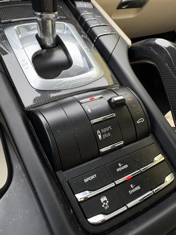 Porsche Cayenne — 34