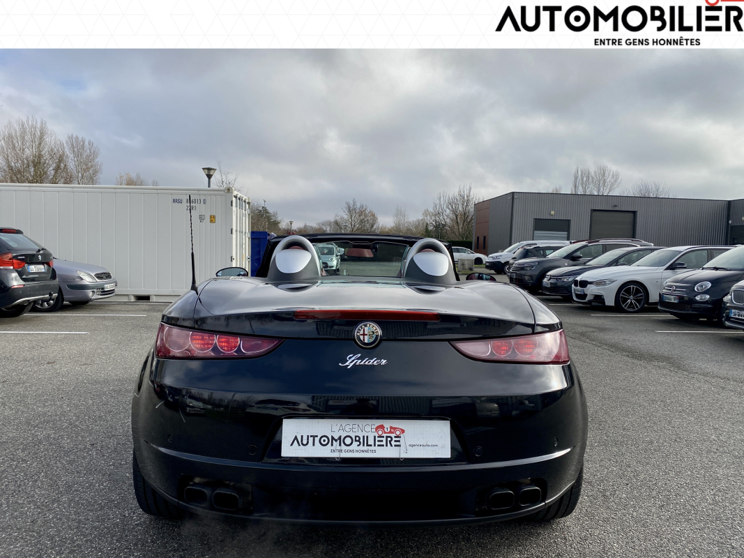 Alfa Romeo Spider — 12