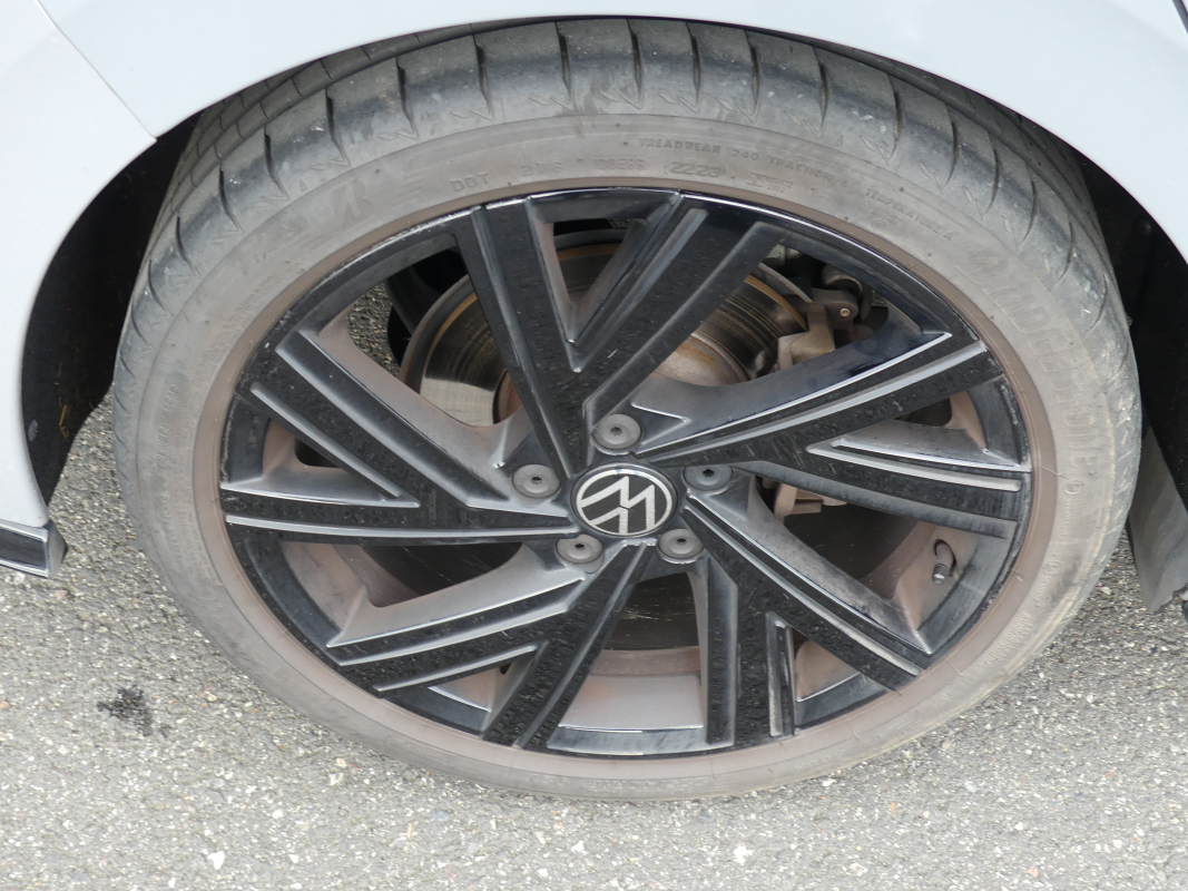 Volkswagen Golf — 23