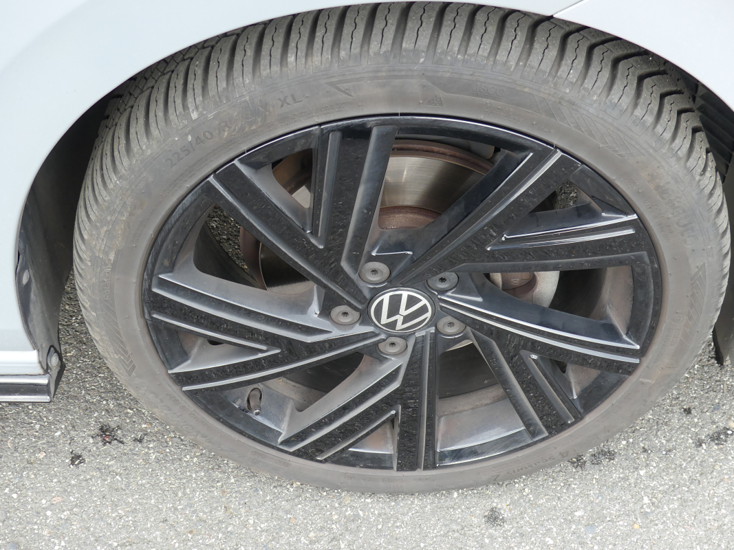 Volkswagen Golf — 24