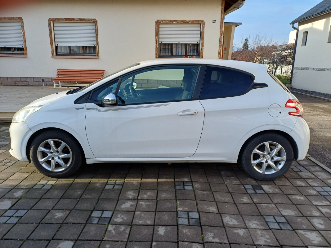Peugeot 208 — 2