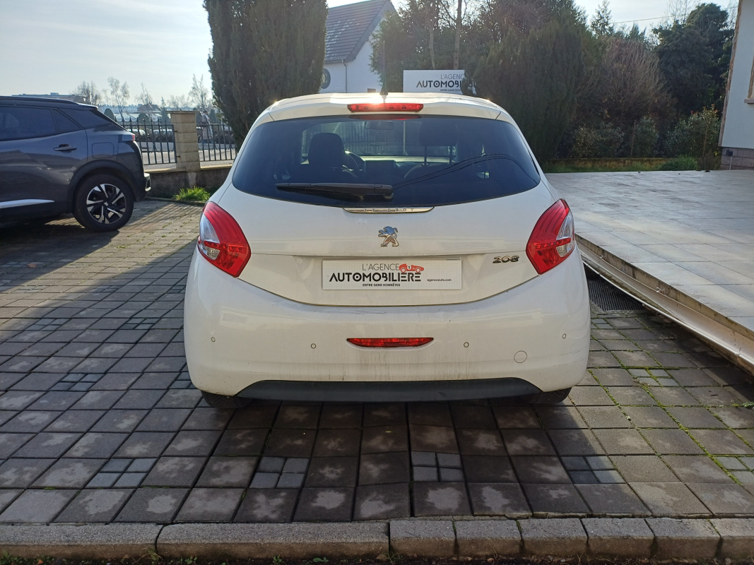 Peugeot 208 — 4
