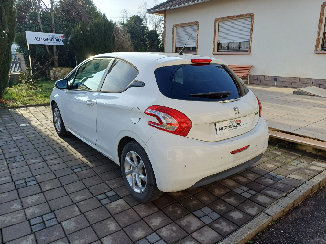 Peugeot 208 — 3