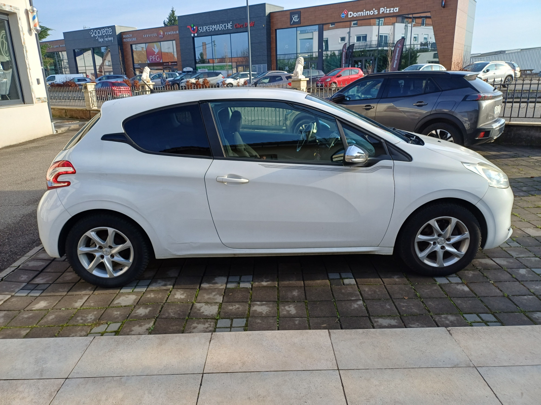 Peugeot 208 — 7