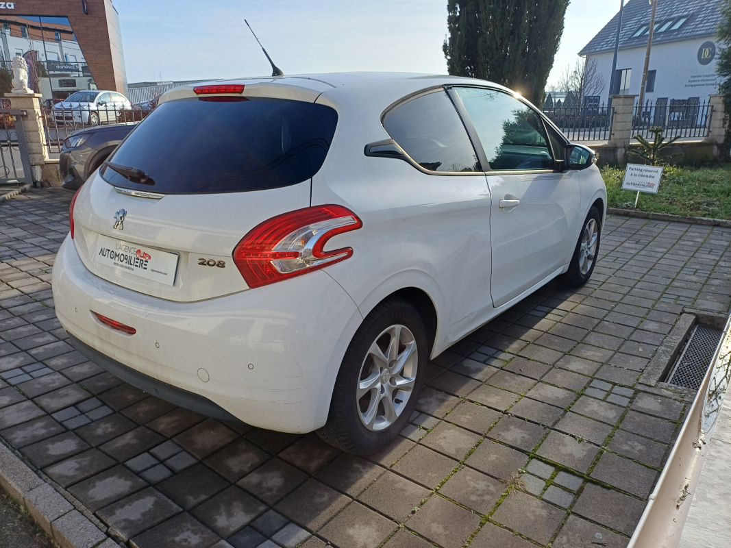 Peugeot 208 — 5