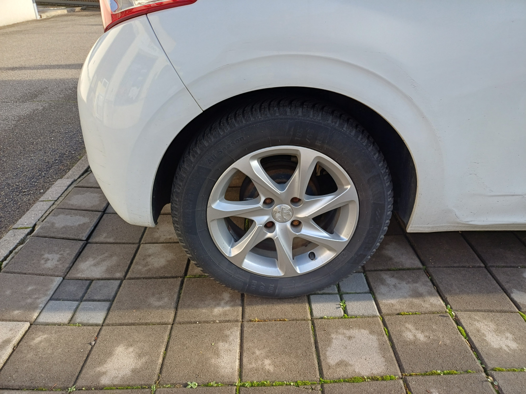 Peugeot 208 — 30