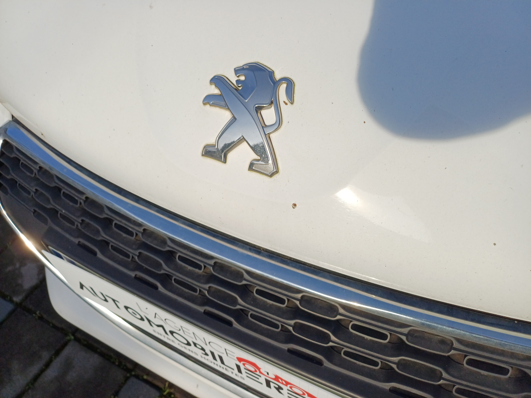 Peugeot 208 — 33