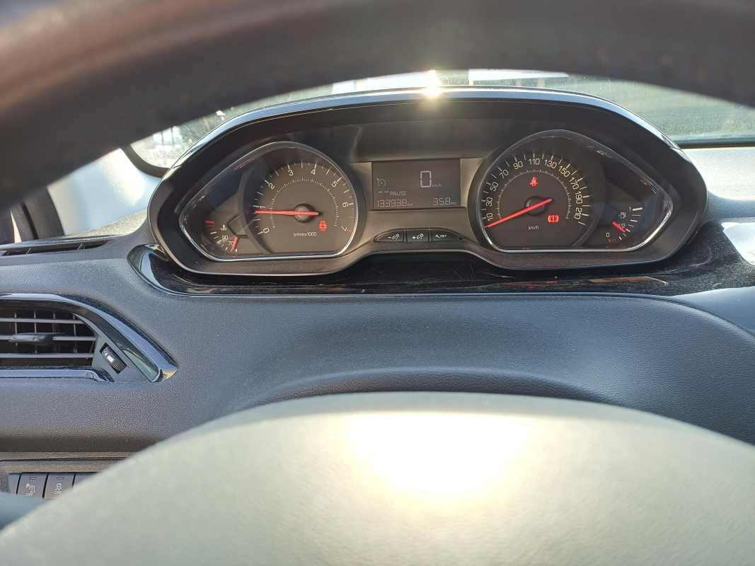 Peugeot 208 — 17