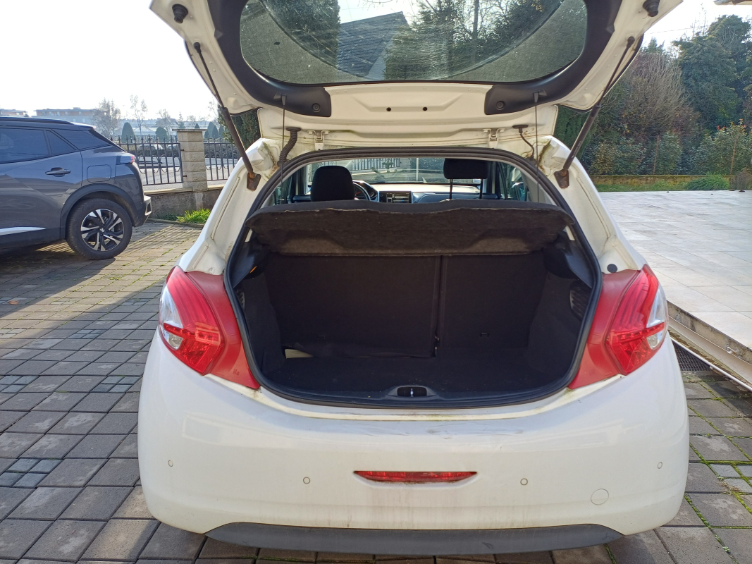 Peugeot 208 — 25