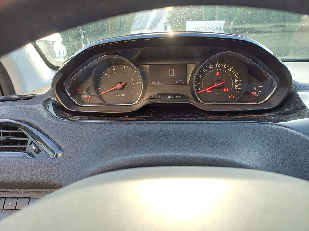 Peugeot 208 — 12