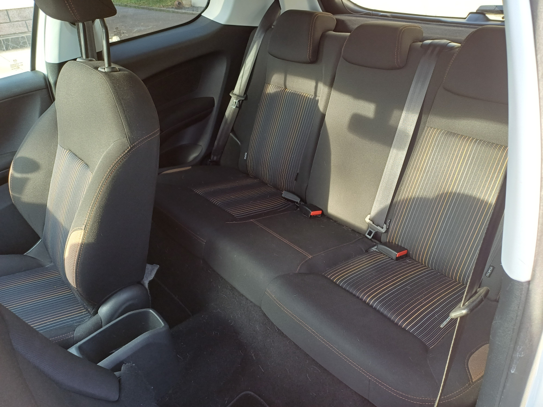 Peugeot 208 — 23