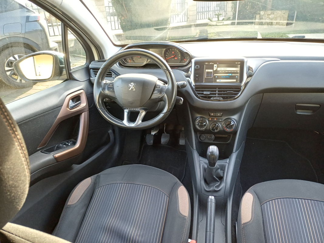 Peugeot 208 — 11