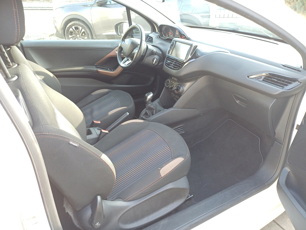 Peugeot 208 — 24