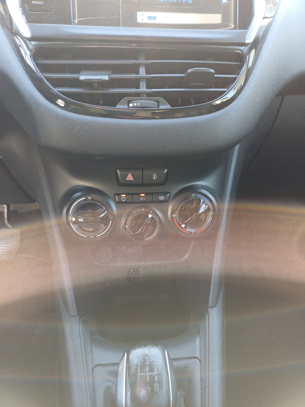 Peugeot 208 — 14