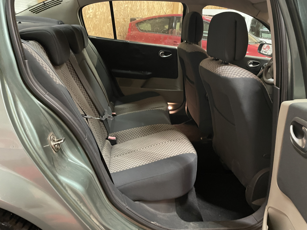 Renault Megane — 13
