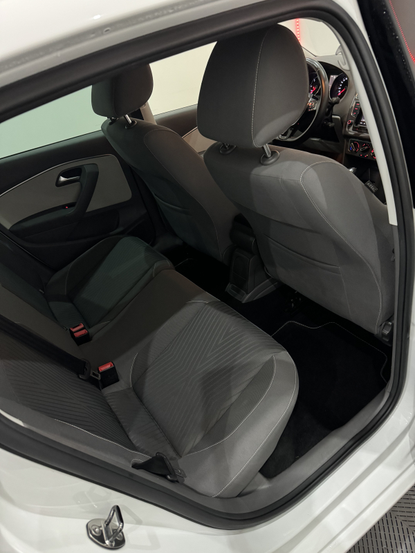 Volkswagen Polo — 14