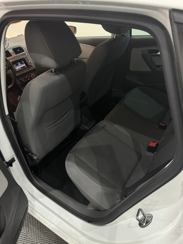 Volkswagen Polo — 16