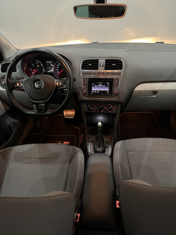 Volkswagen Polo — 11