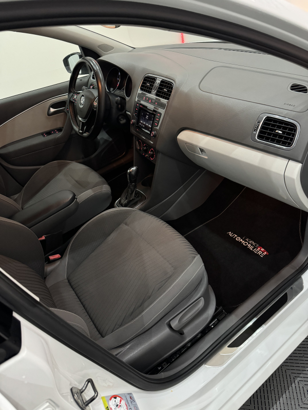 Volkswagen Polo — 12