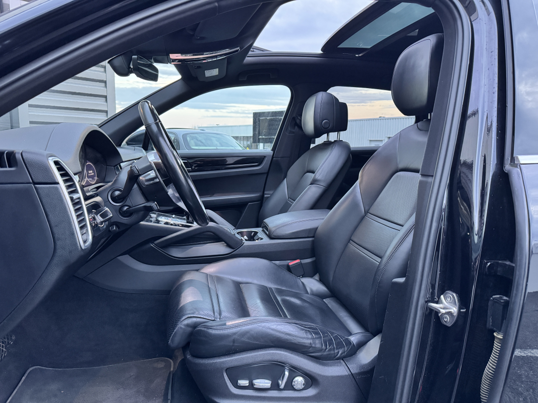 Porsche Cayenne — 12