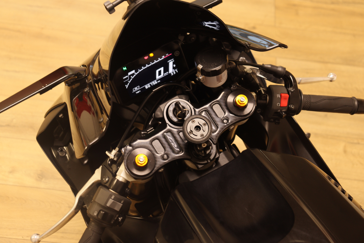 Yamaha YZF-R — 4