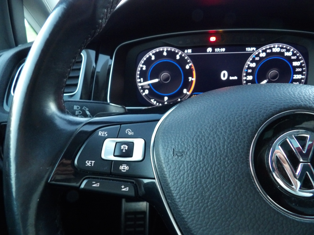 Volkswagen Golf — 30