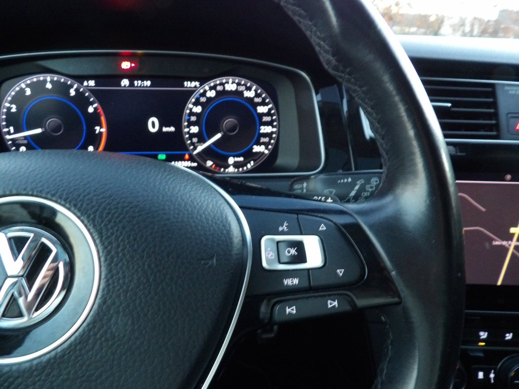Volkswagen Golf — 31
