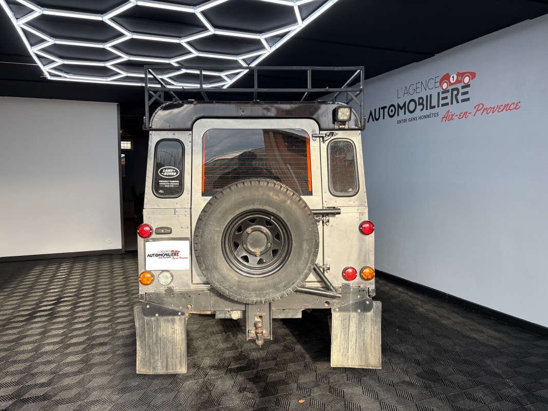 Land Rover Defender — 4