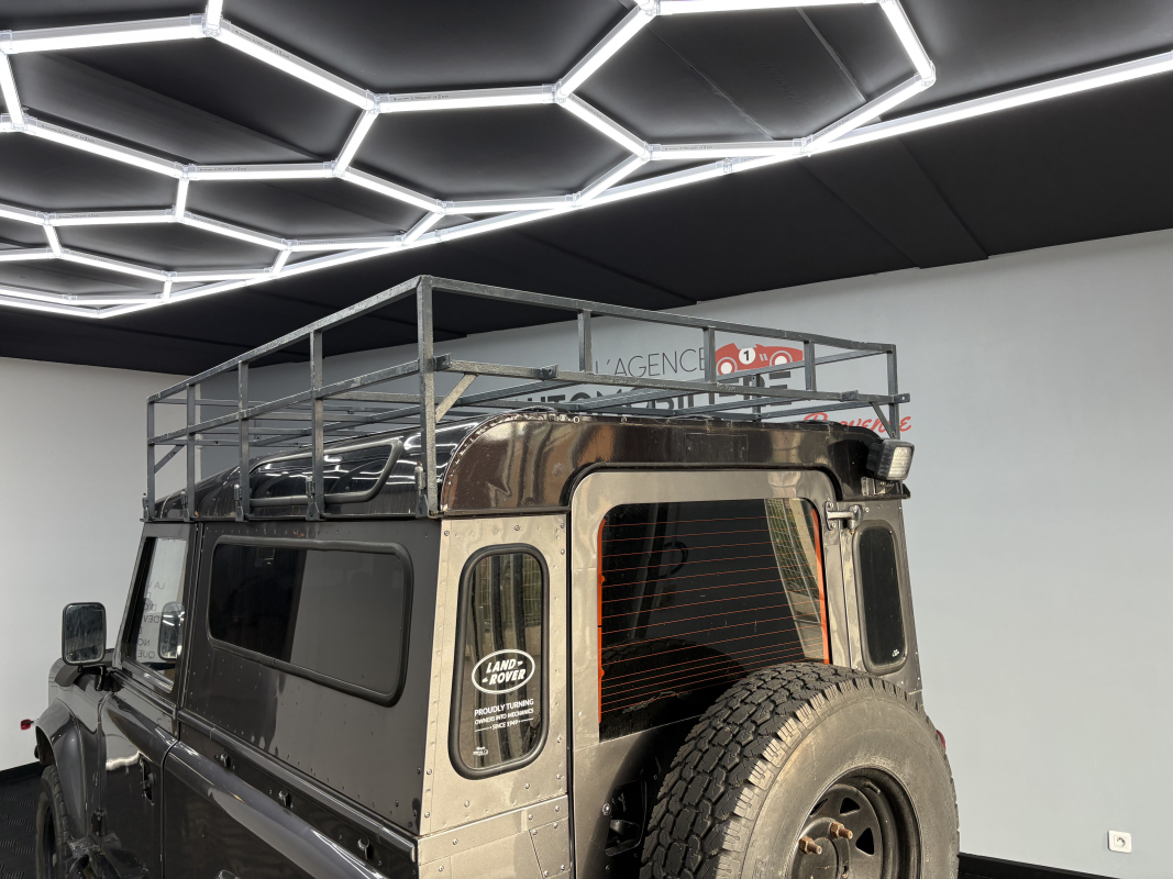 Land Rover Defender — 28