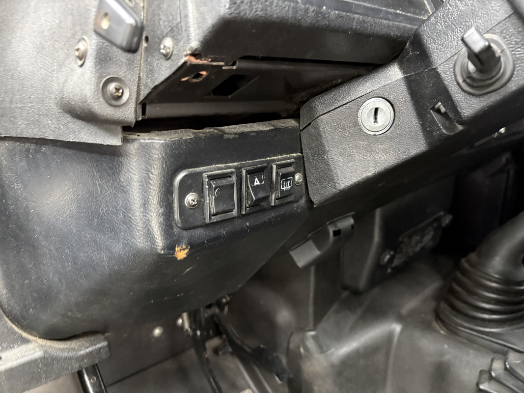Land Rover Defender — 26