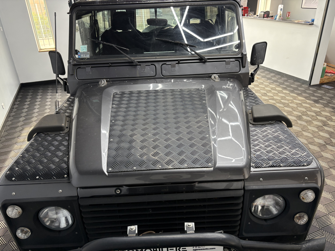 Land Rover Defender — 27