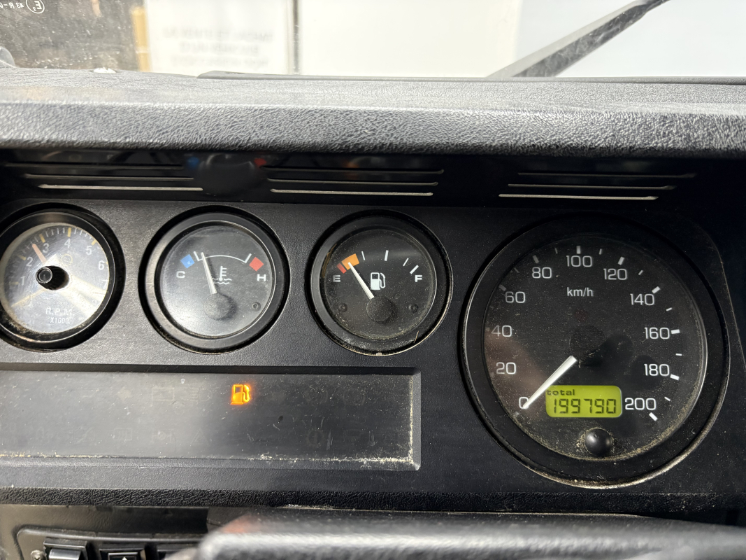 Land Rover Defender — 23