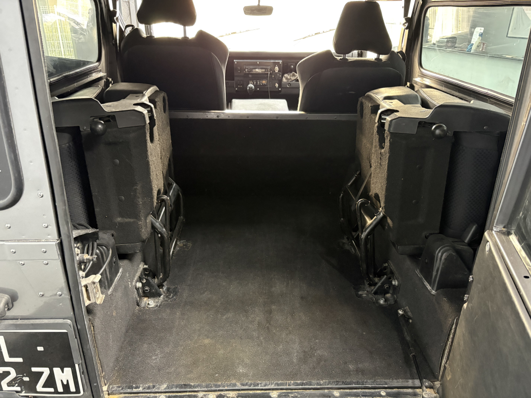 Land Rover Defender — 17