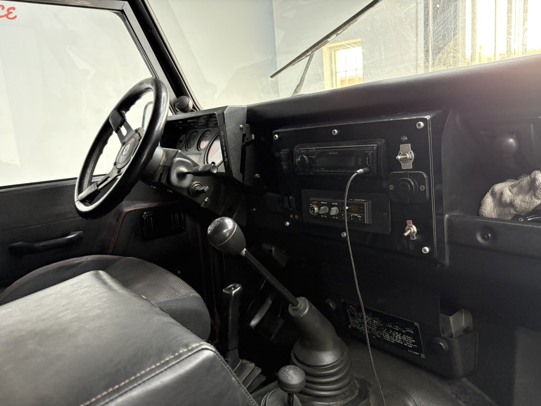 Land Rover Defender — 14