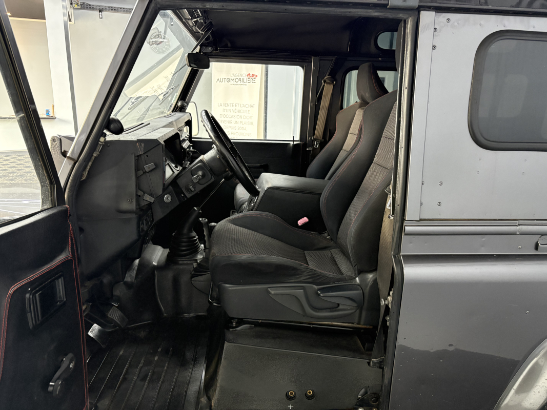 Land Rover Defender — 10
