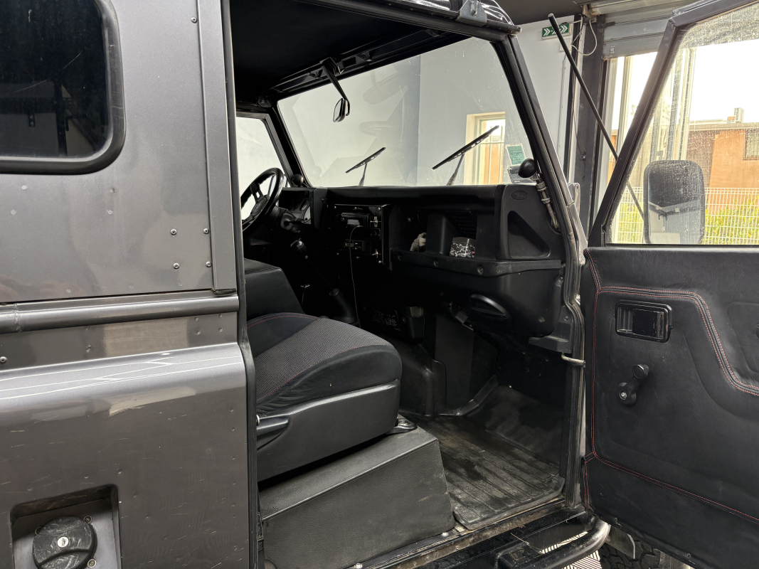Land Rover Defender — 13