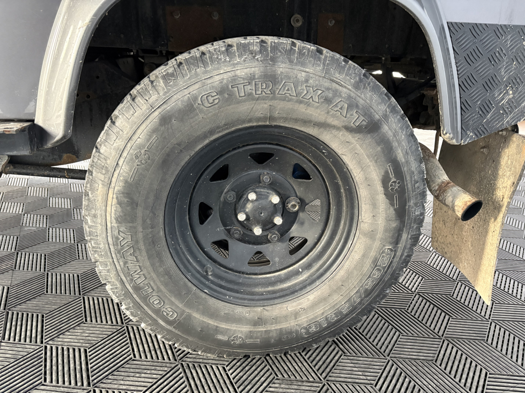 Land Rover Defender — 18