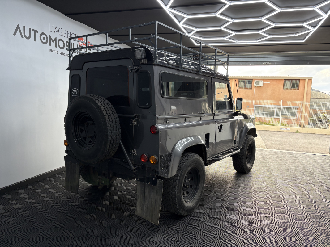 Land Rover Defender — 3