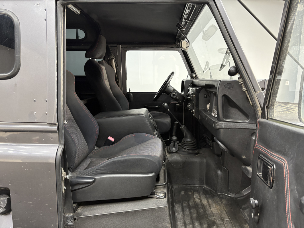 Land Rover Defender — 15