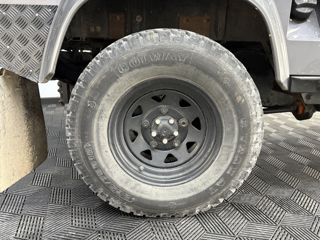 Land Rover Defender — 19