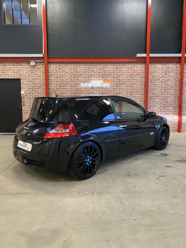 Renault Megane — 3