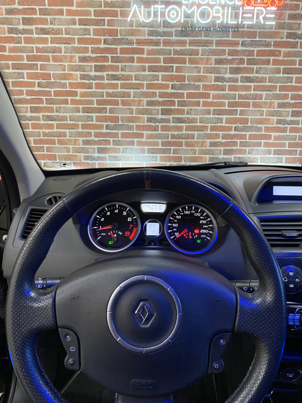 Renault Megane — 10