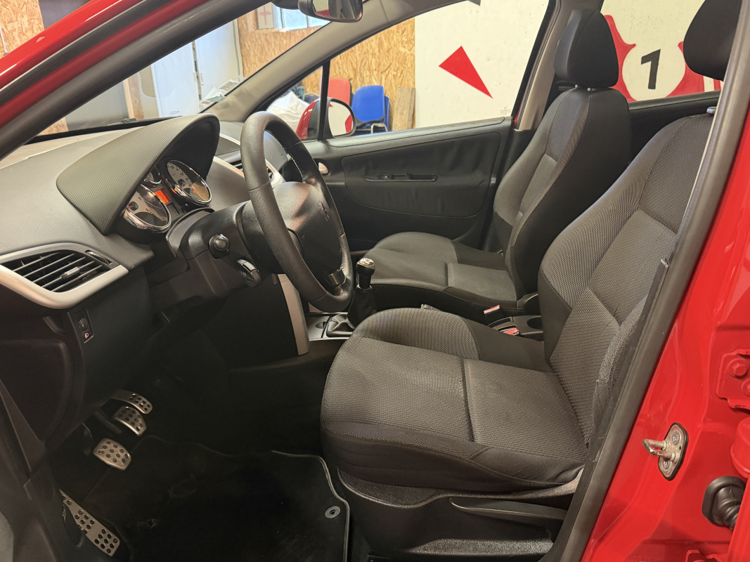 Peugeot 207 — 8