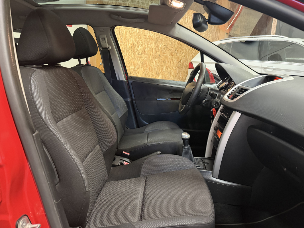 Peugeot 207 — 11
