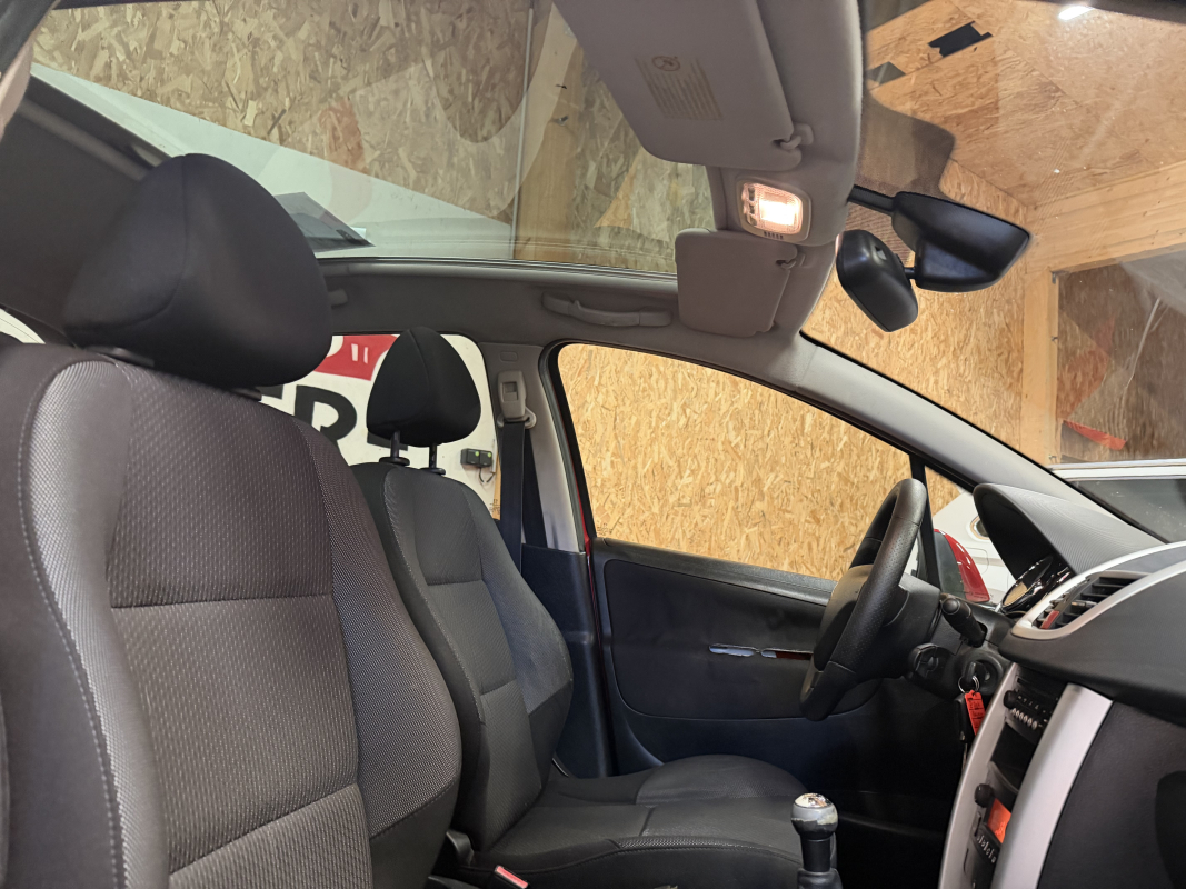Peugeot 207 — 12