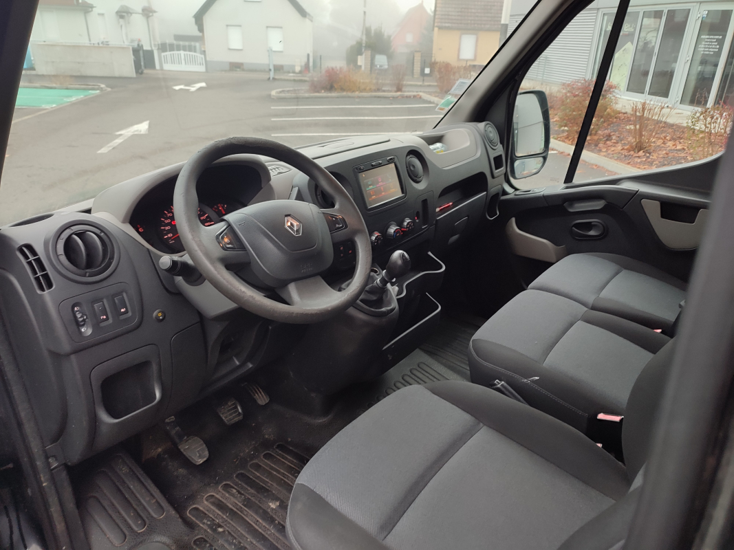 Renault Master — 9
