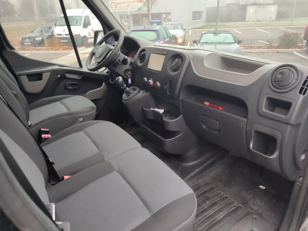 Renault Master — 12